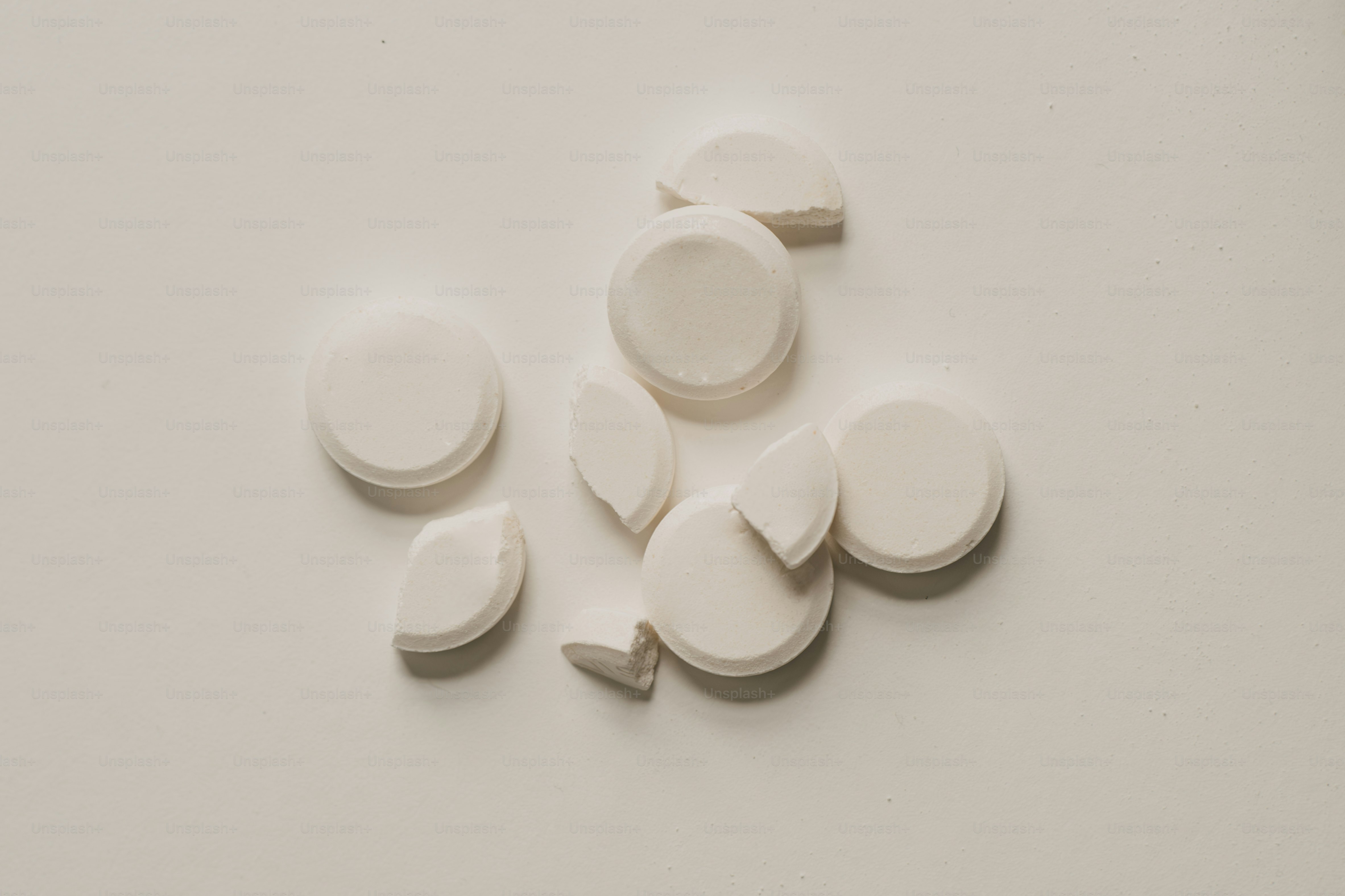 A group of pills sitting on top of a table
